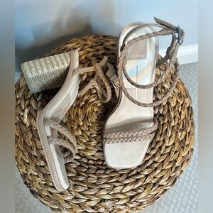 NWT sz 8 Dolce Vita Oro Heel nude tan woven heel ankle wrap